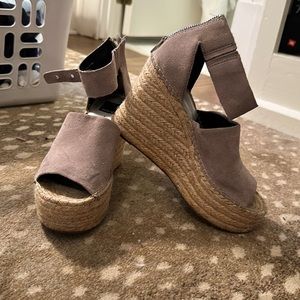 Dolce vita grey wedges!
